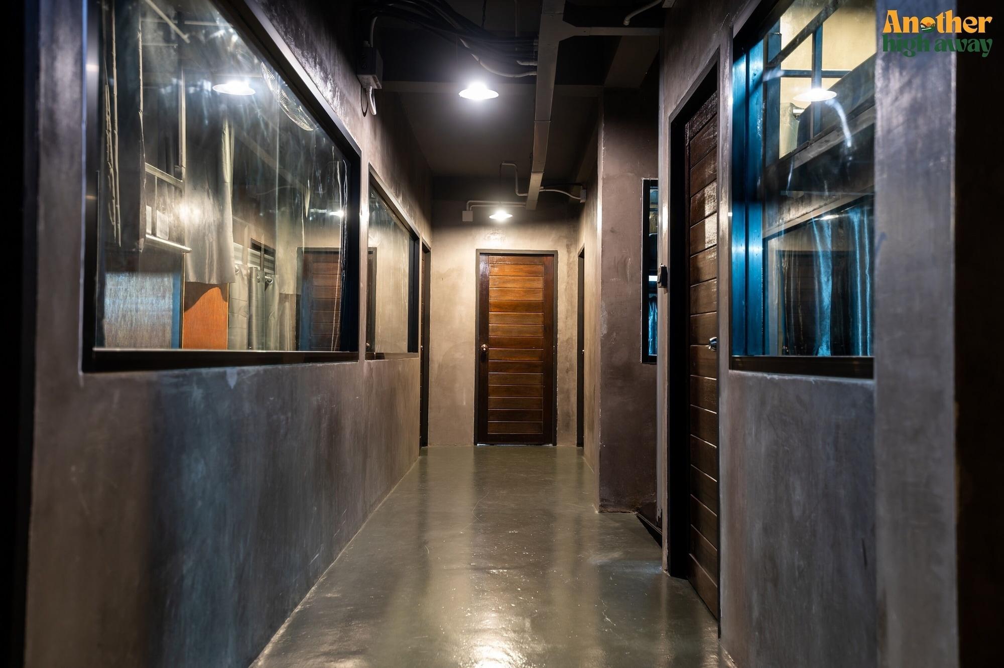 Vista Exterior Another High Away Hostel Bangkok