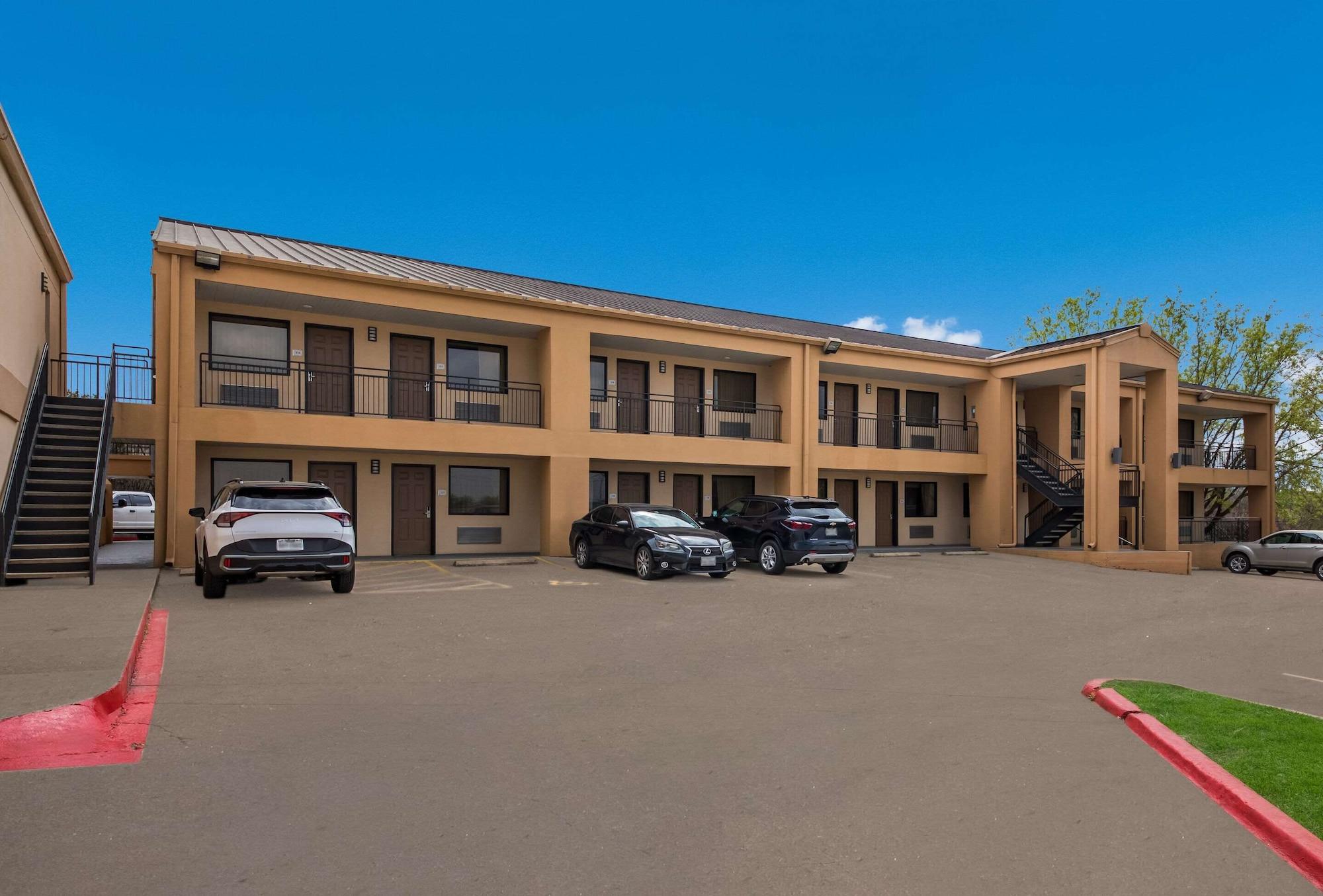 Vista Exterior Quality Inn & Suites Round Rock - Austin North