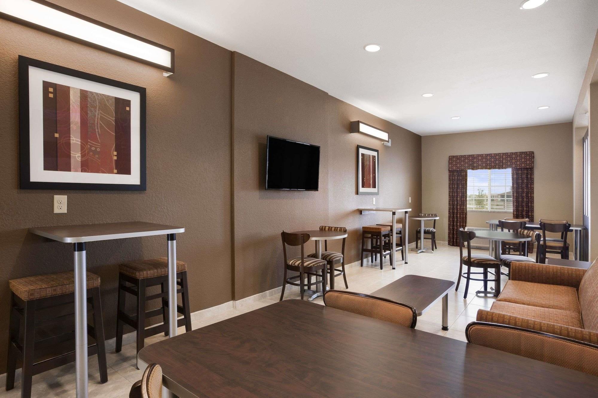 Restaurant Microtel Inn & Suites by Wyndham Cotulla