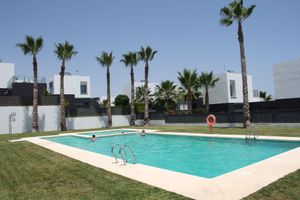 Alquiler Vacacional - Modern holiday home in Costa Blanca on La finca golf resort