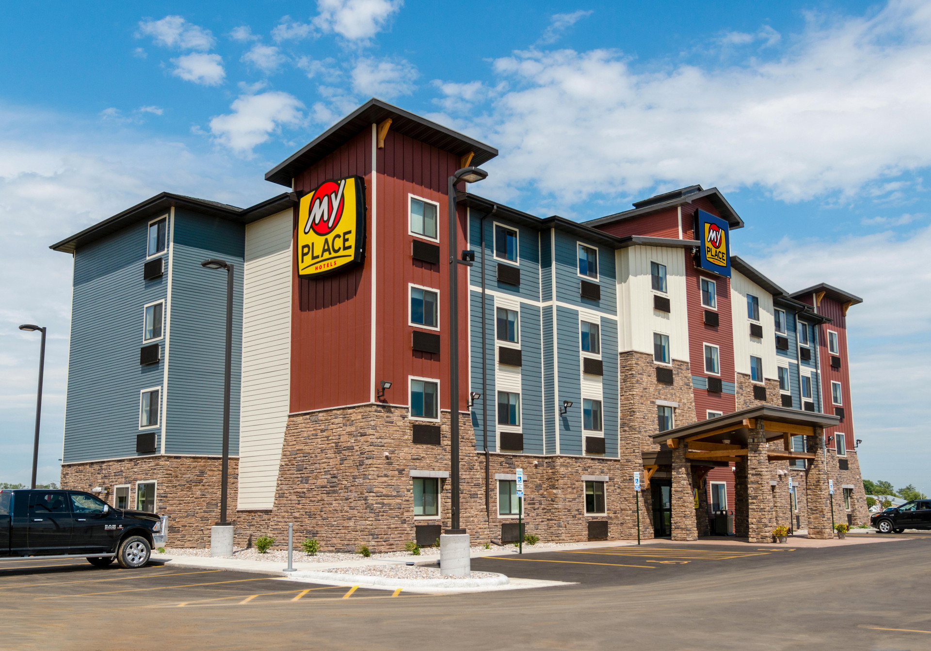 Vista Exterior My Place Hotel - Brookings, SD