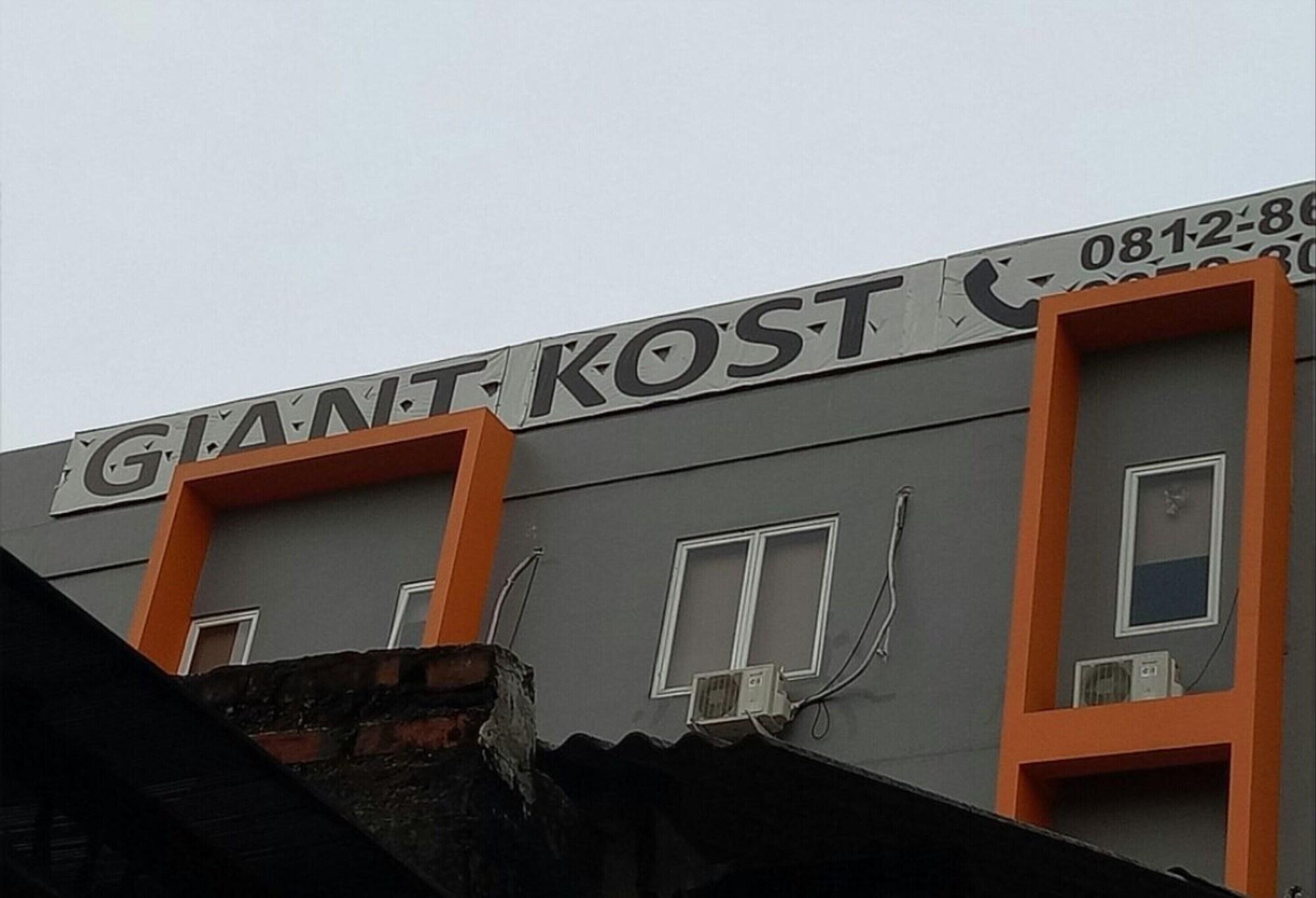Vista Exterior Giant Kost