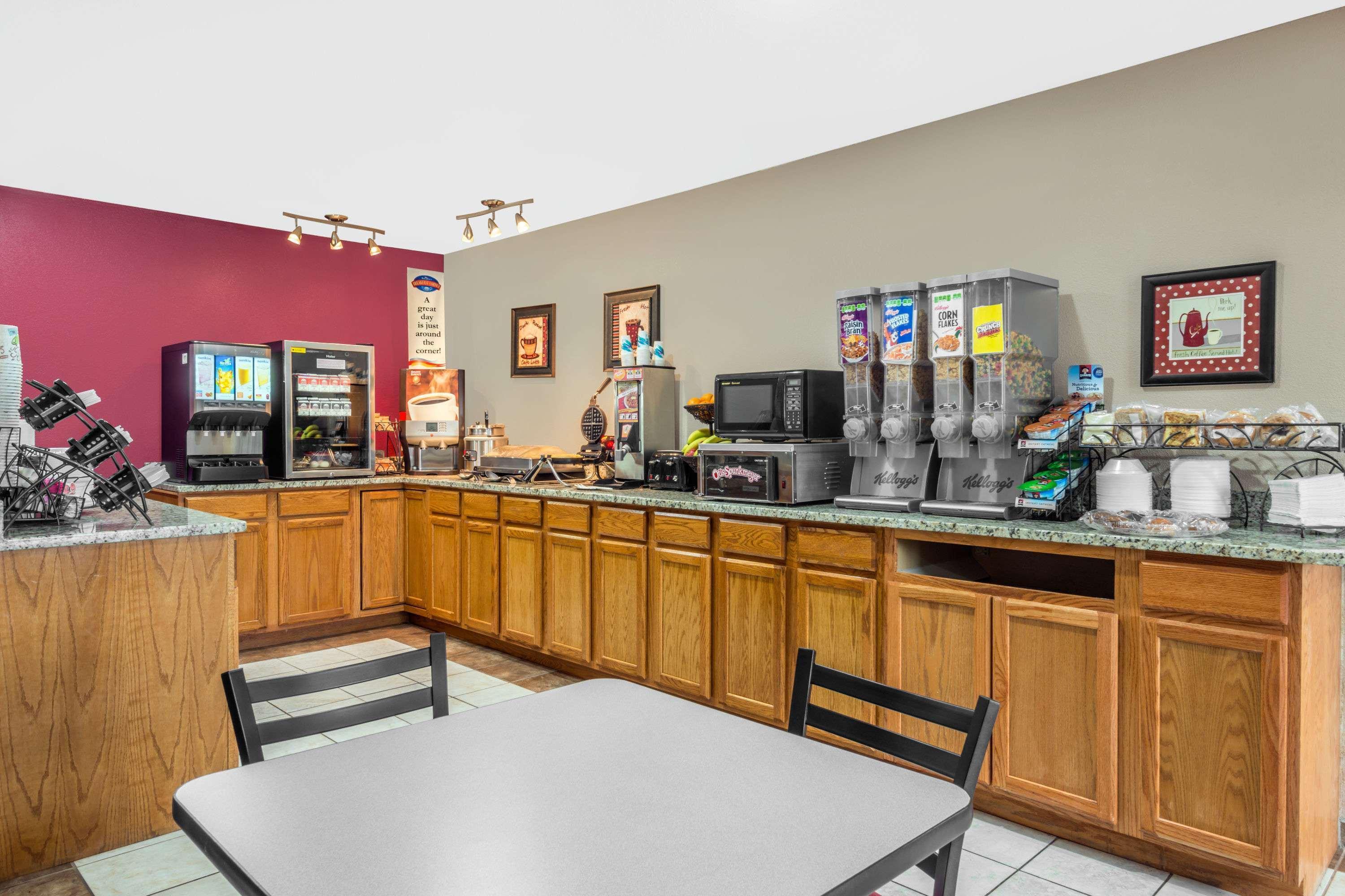 Restaurant Baymont by Wyndham Enid