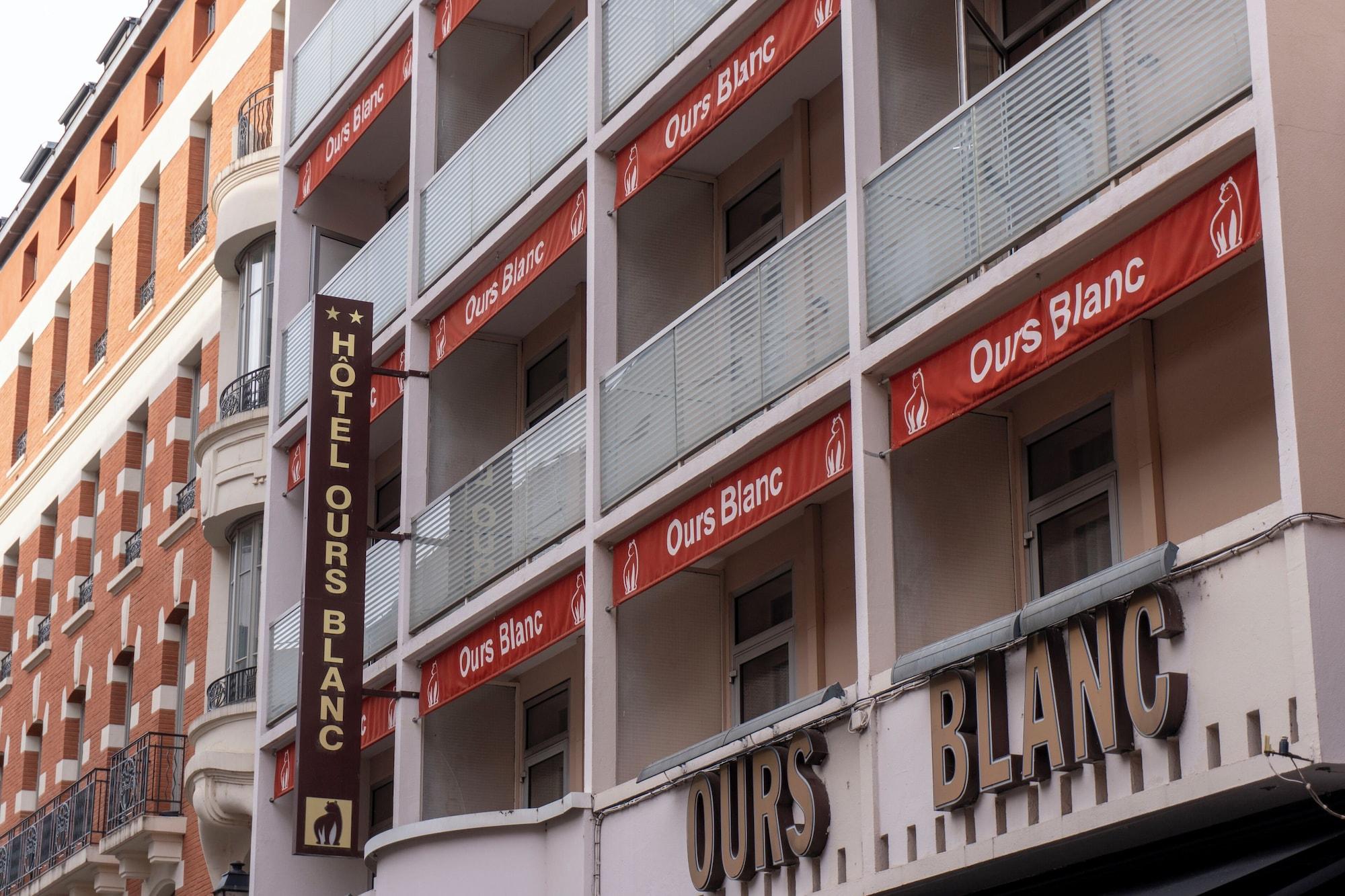 Varios Ours Blanc - Place Victor Hugo