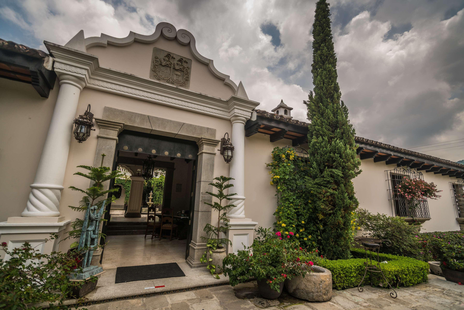 Vista Exterior Pensativo House Hotel