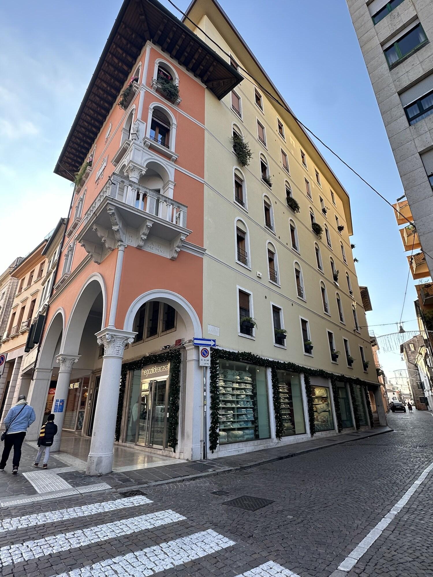 Vista Exterior Dimora del teatro