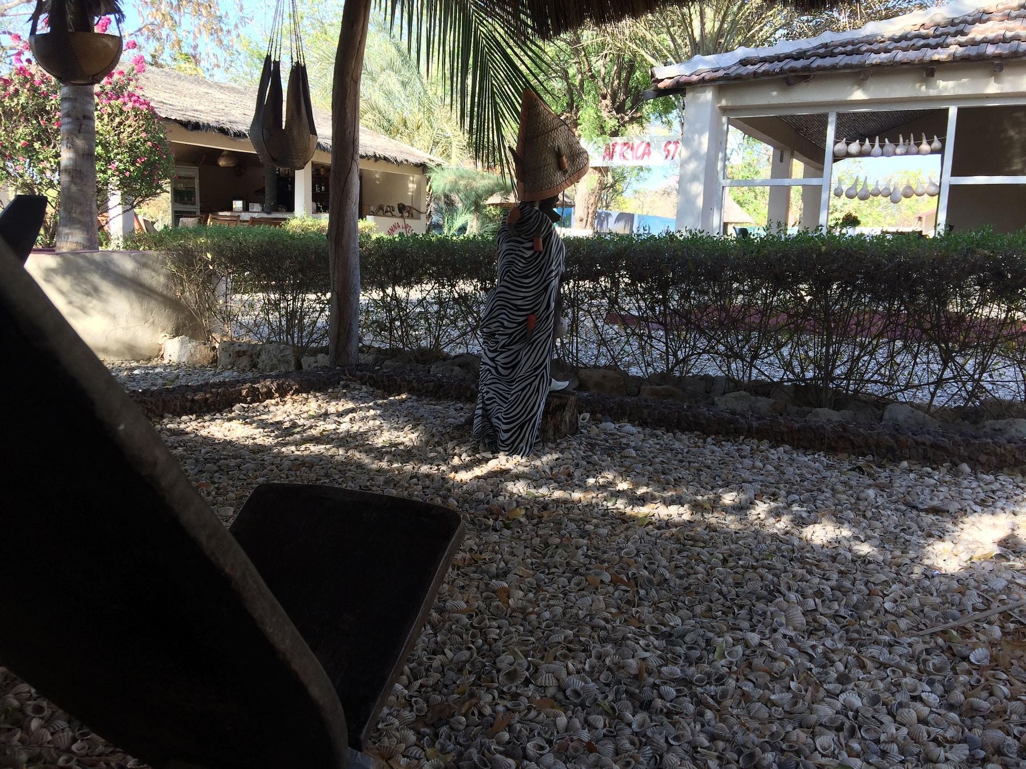 Vista Exterior Africa Strike Lodge