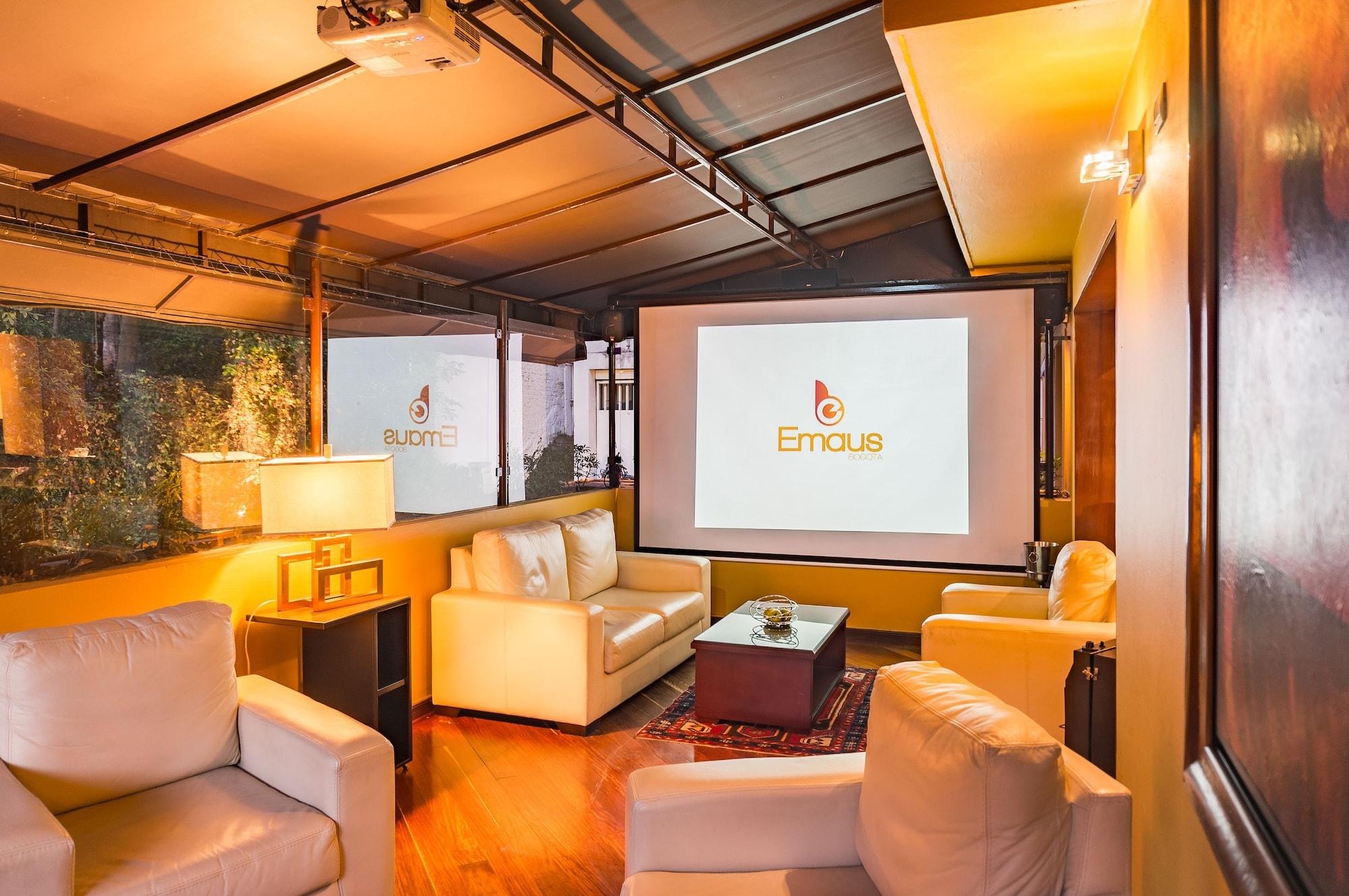 Sala de Reuniones Hotel Emaus Bogotá