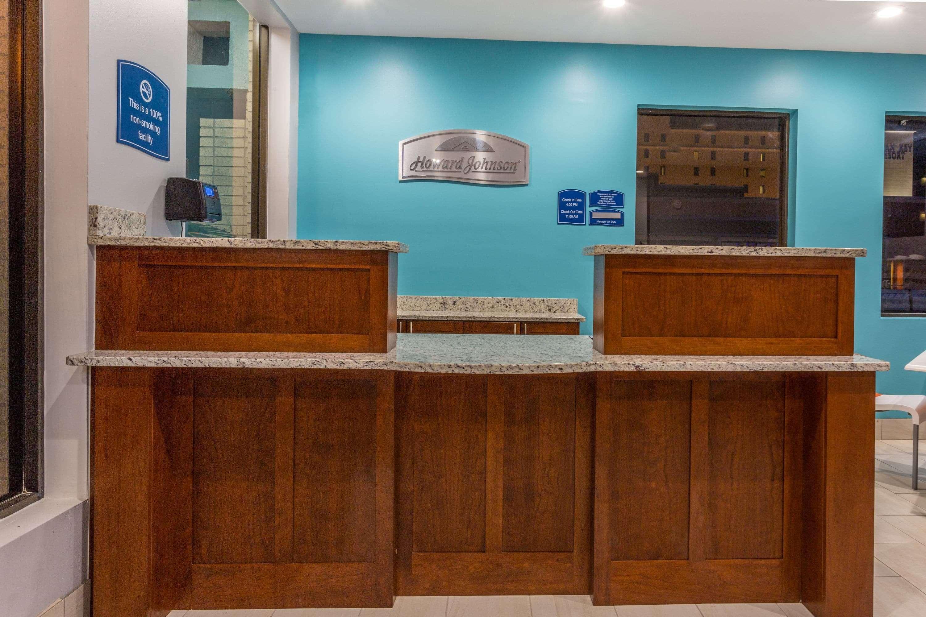 Vista Lobby Howard Johnson by Wyndham Virginia Beach At The Beach