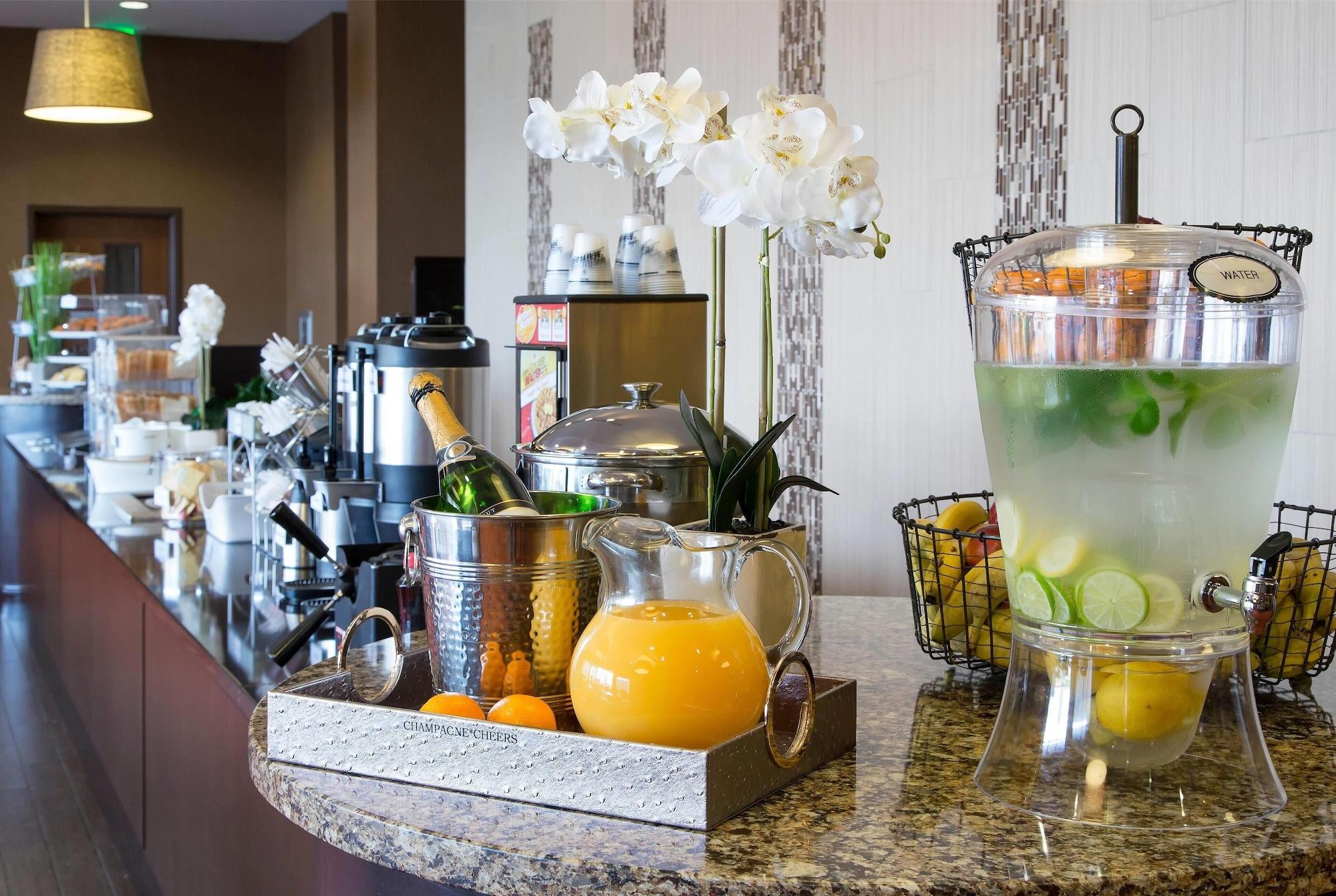 Restaurant Ramada Plaza Resort & Suites by Wyndham Orlando Intl Drive