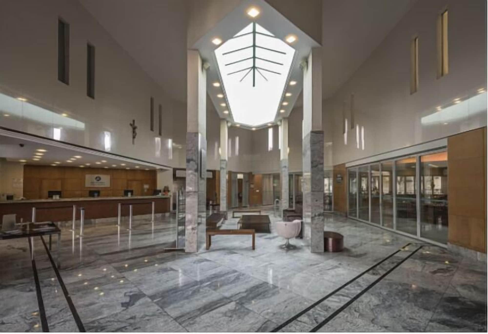 Vista Lobby Actuall Convention Hotel