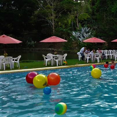 Vista Piscina Ecolodge Hampichicuy