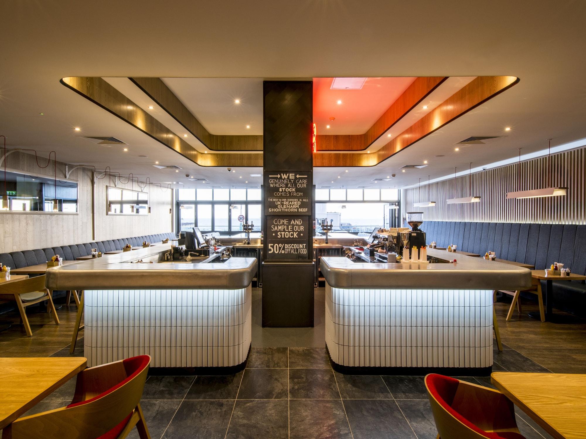 Restaurant Holiday Inn Brighton Seafront by IHG