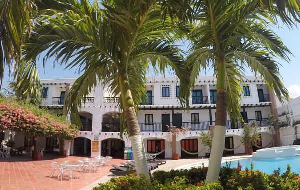 Hotel Sansiraka Suites By GEH Suites