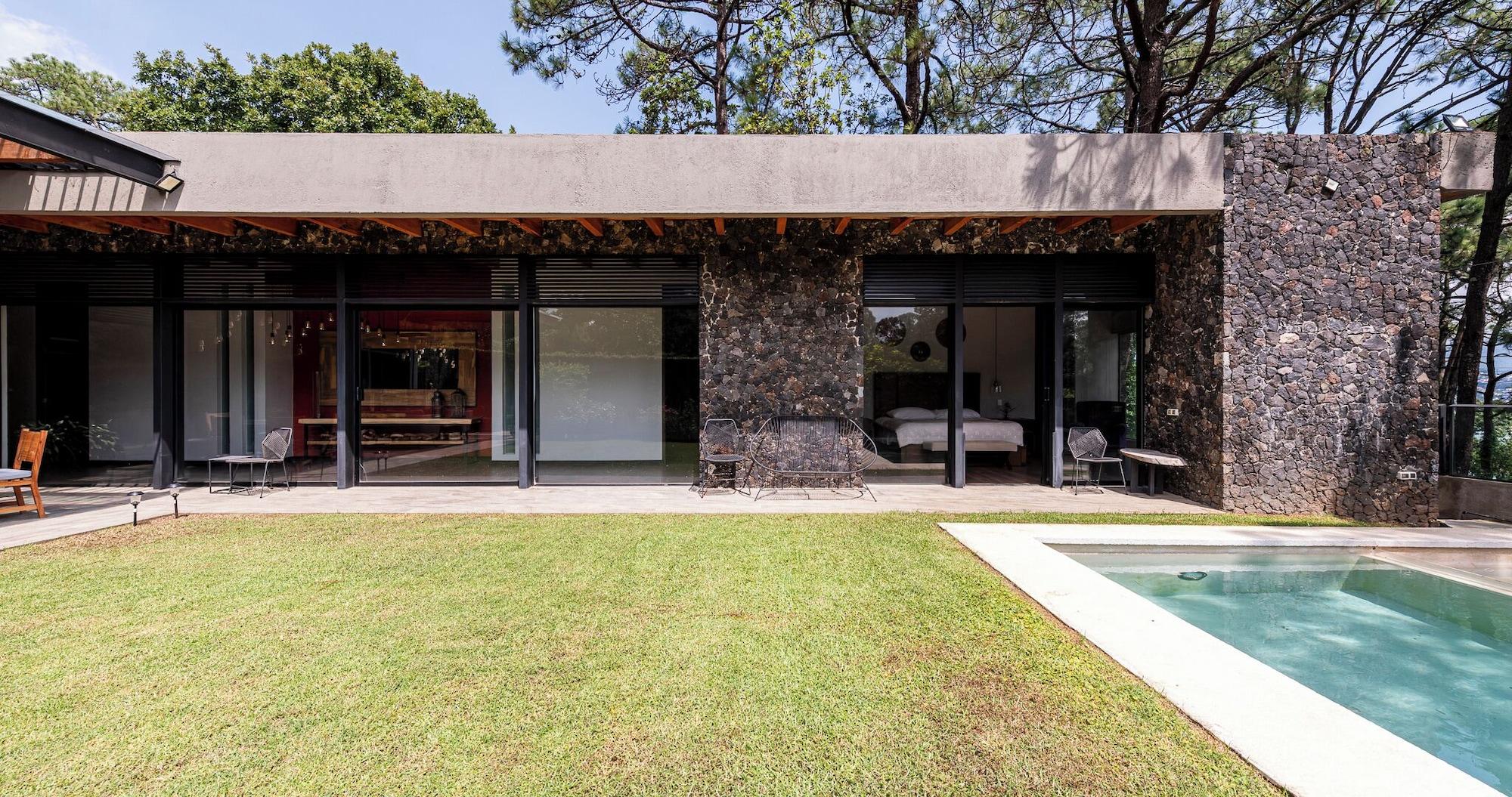 Vista Exterior Pedacito de Lago - Lakeview Home