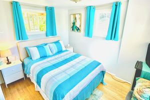 Alquiler Vacacional - Quiet Room in American Riviera Cottage, with Ocean View in charming older home
