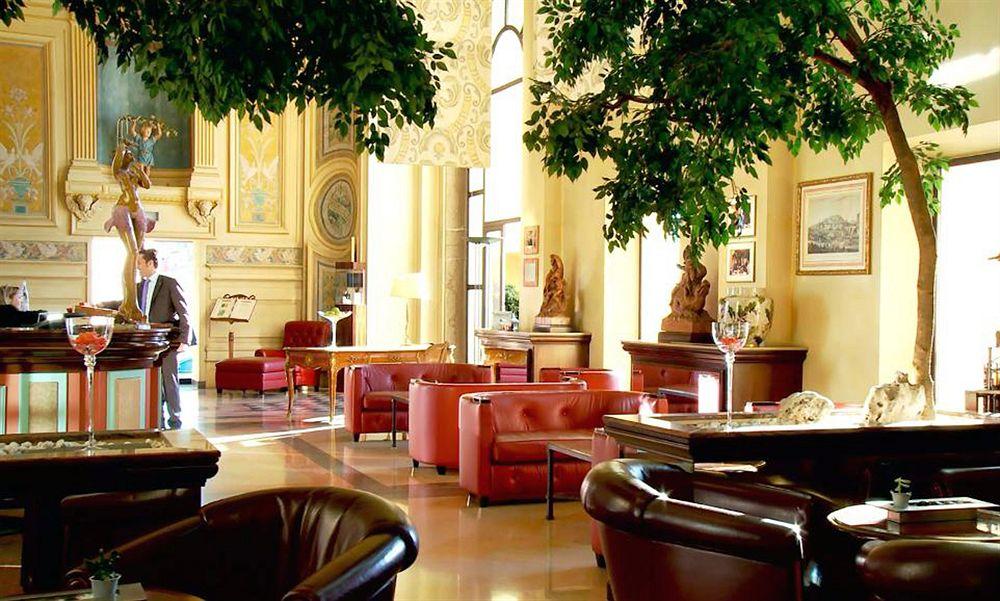 Vista Lobby Villa Florentine