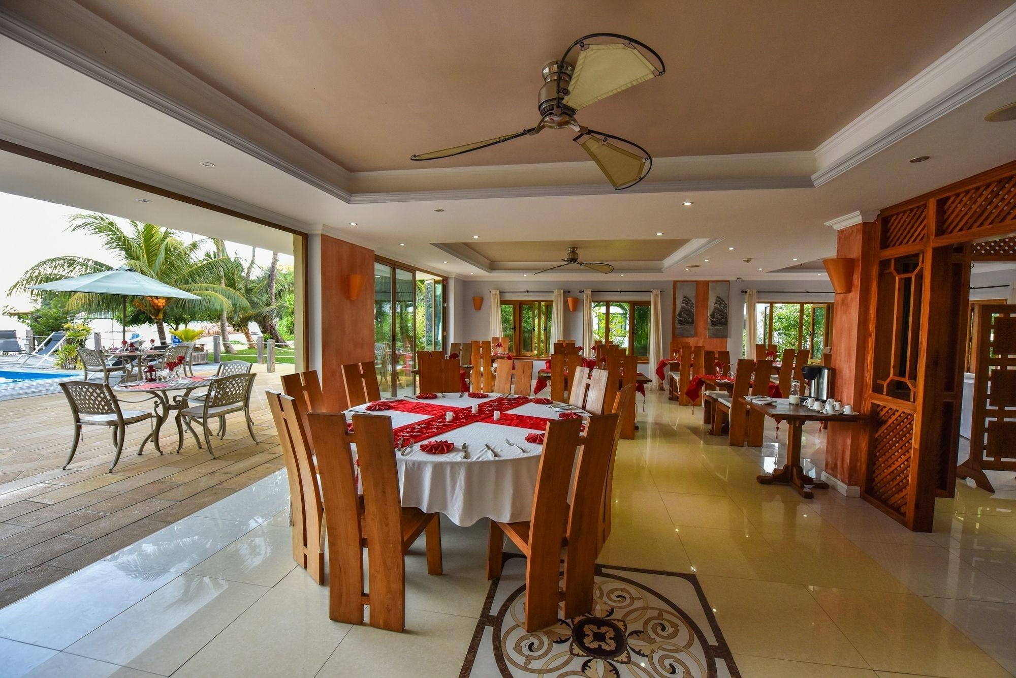 Restaurant Crown Beach Hotel
