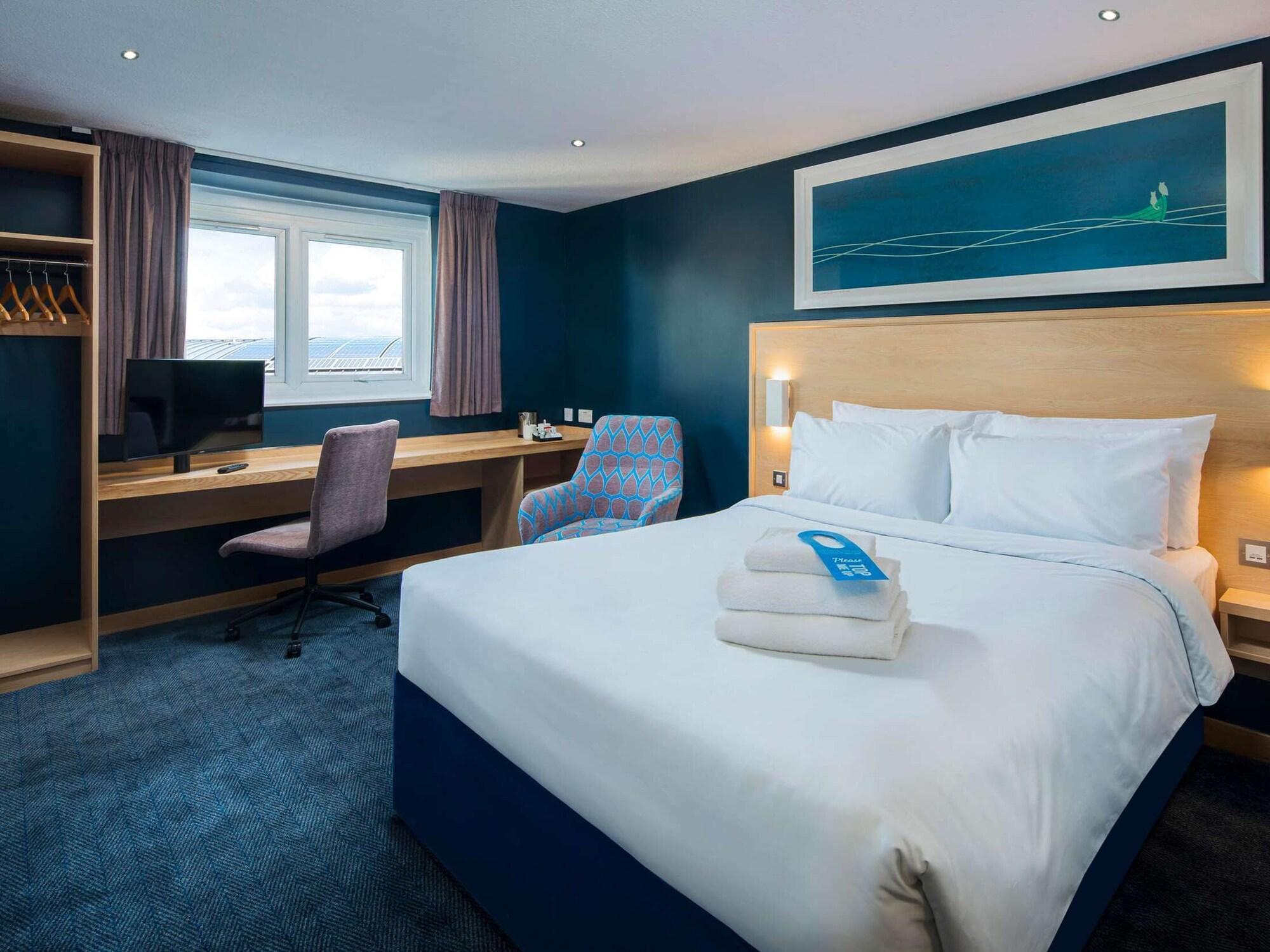 Varios Travelodge Crawley