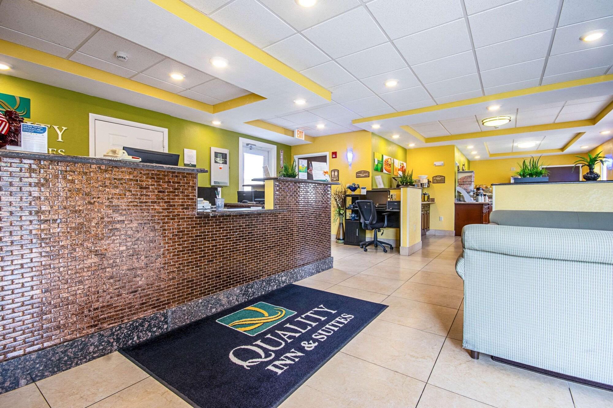 Vista Lobby Quality Inn & Suites Glenmont - Albany South