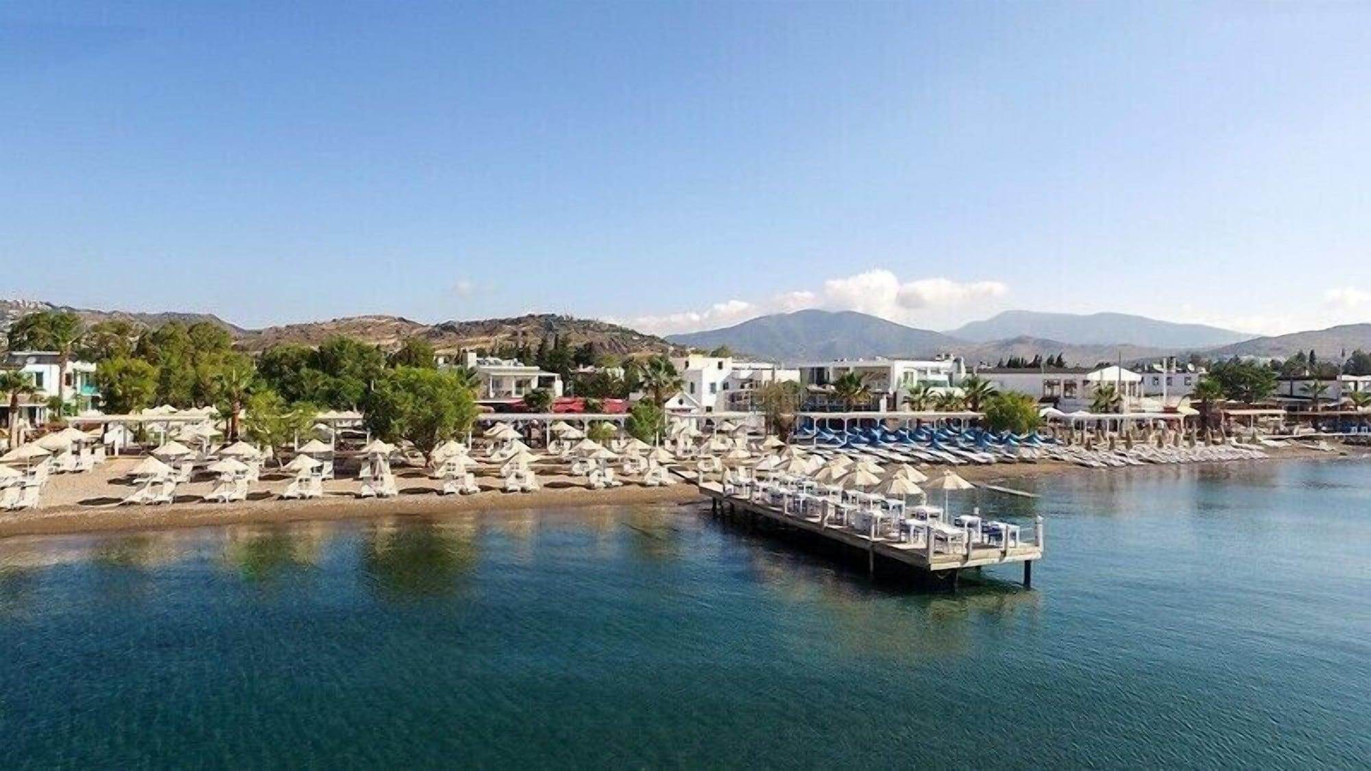 Playa Kefi Beach and Suites