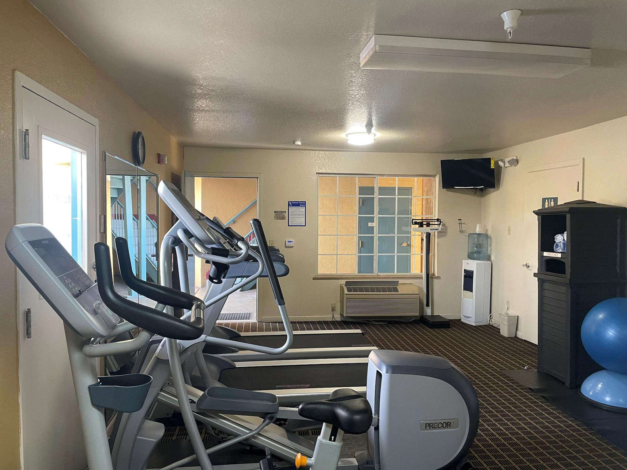 Gimnasio SureStay Plus Hotel by Best Western San Jose Central City