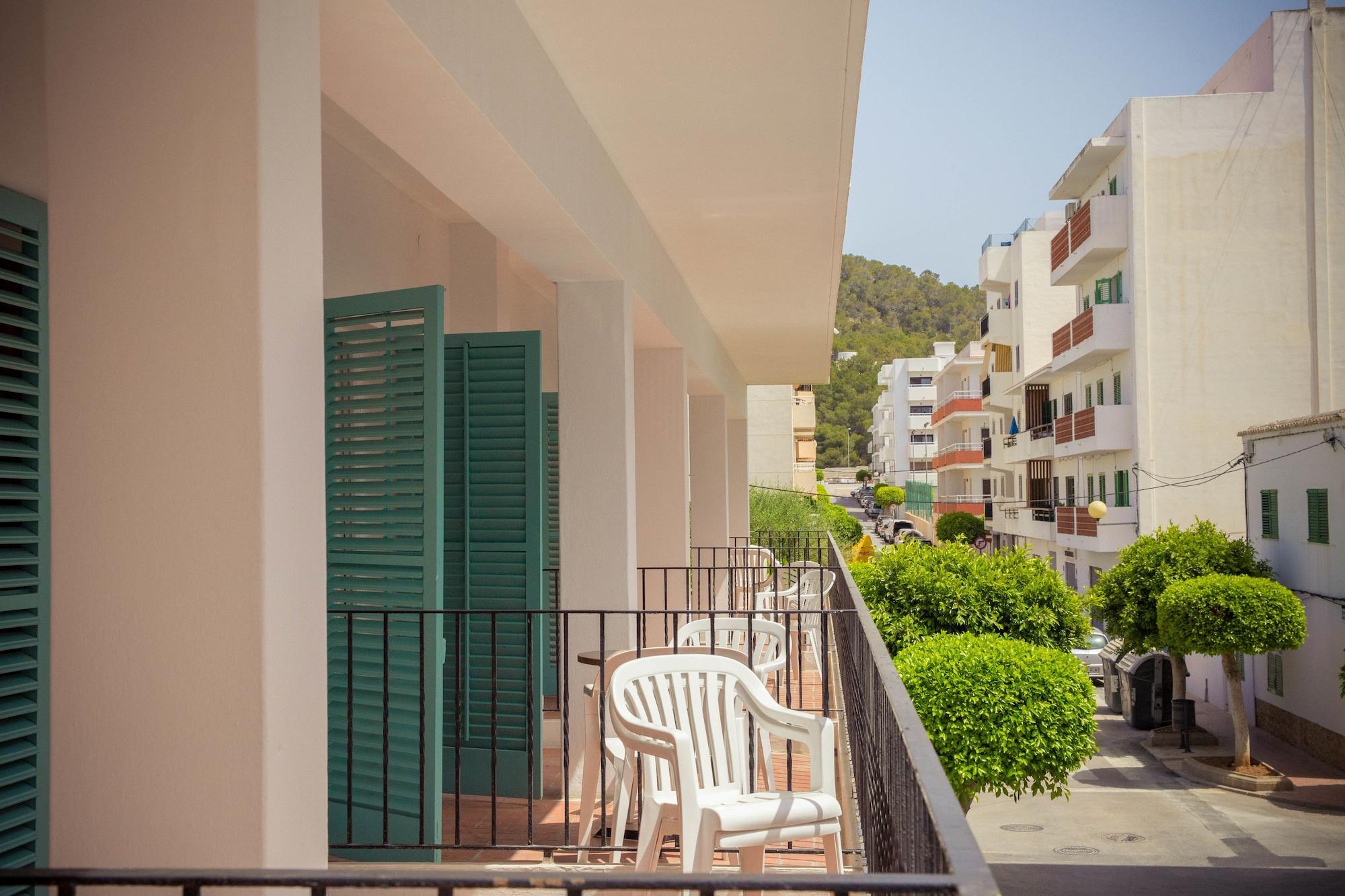 Equipamiento de Habitación Hostal Sunset Ibiza