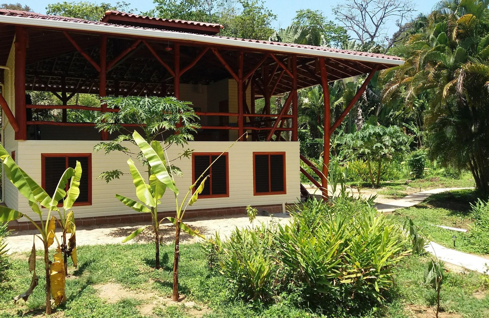 Gimnasio Bluff Beach Retreat