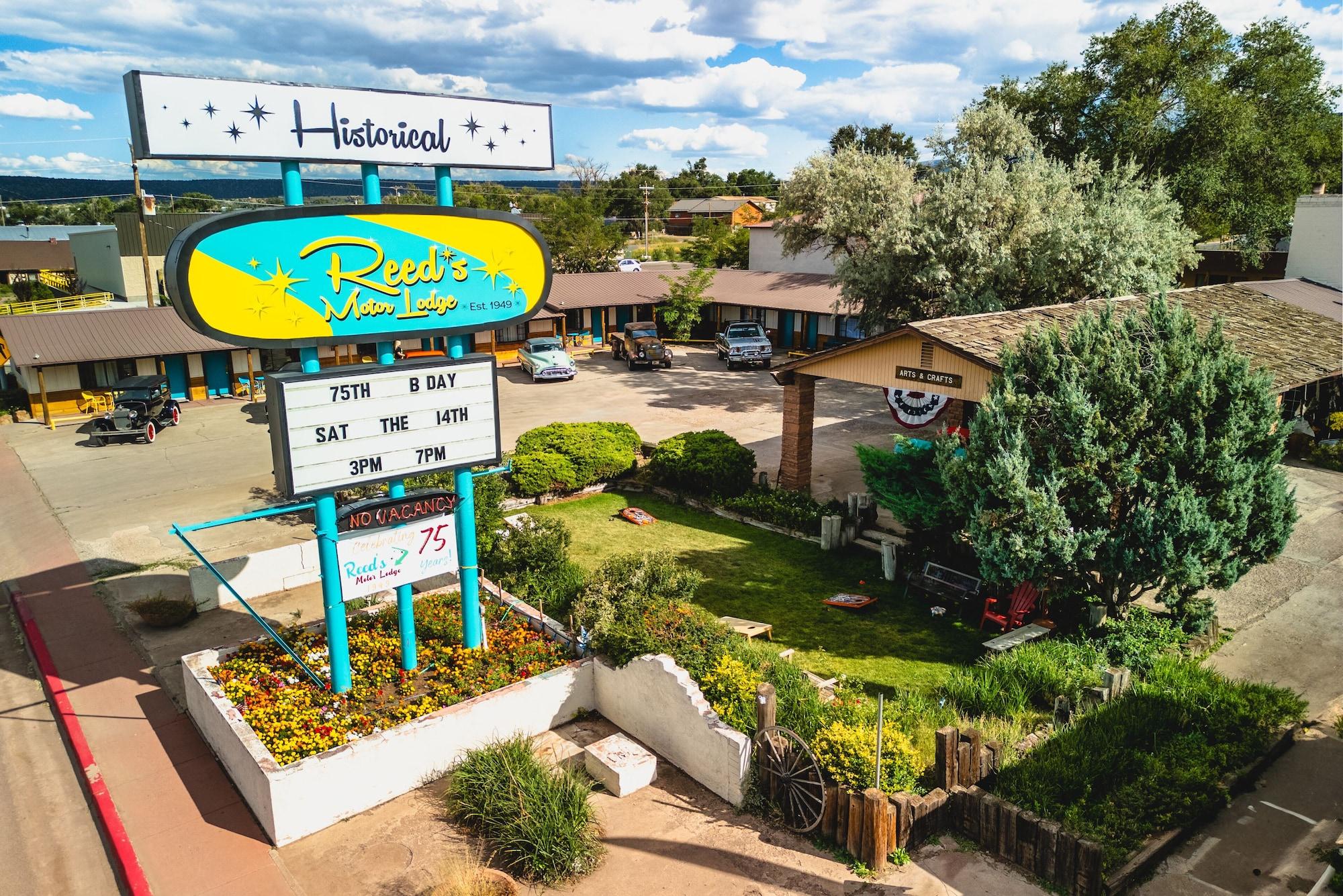 Varios Reed's Lodge
