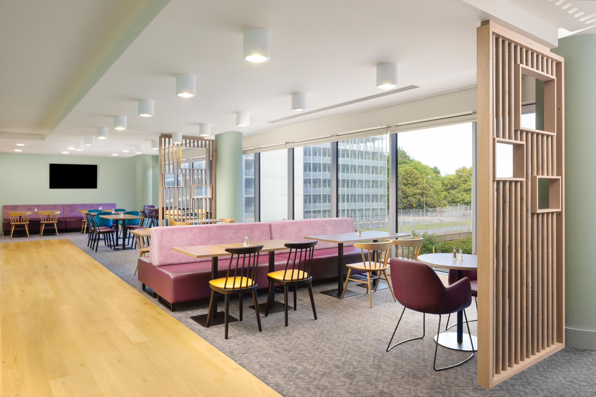 Restaurant Hampton by Hilton London Gatwick Airport