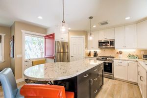 Arriendo temporal - Great Roof Deck. 1 block from beach-A/C-Garage