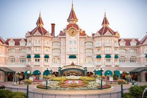 Alojamiento - Disneyland Hotel