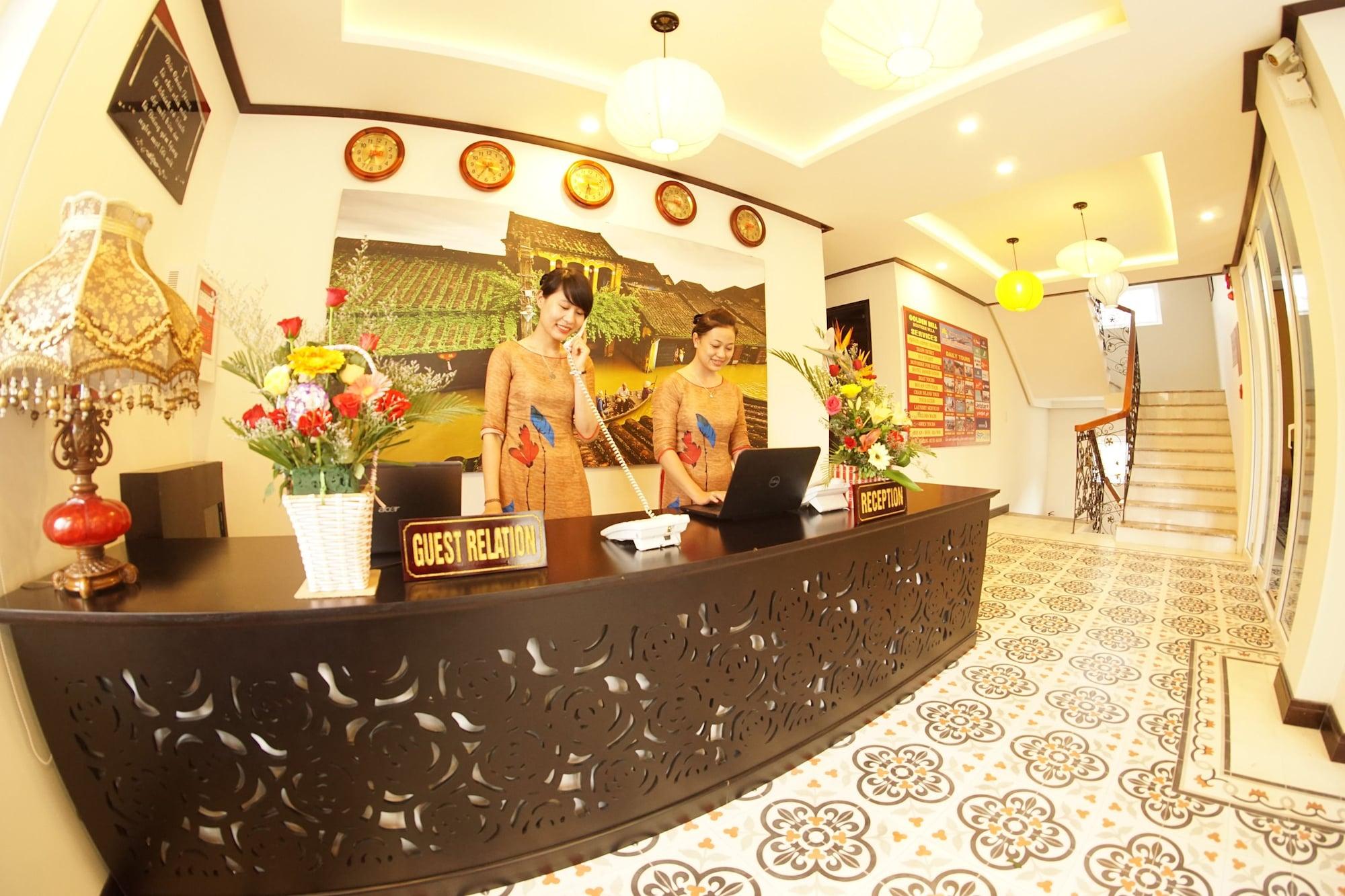 Vista Lobby Golden Bell Backpacker Hotel & Pool Bar