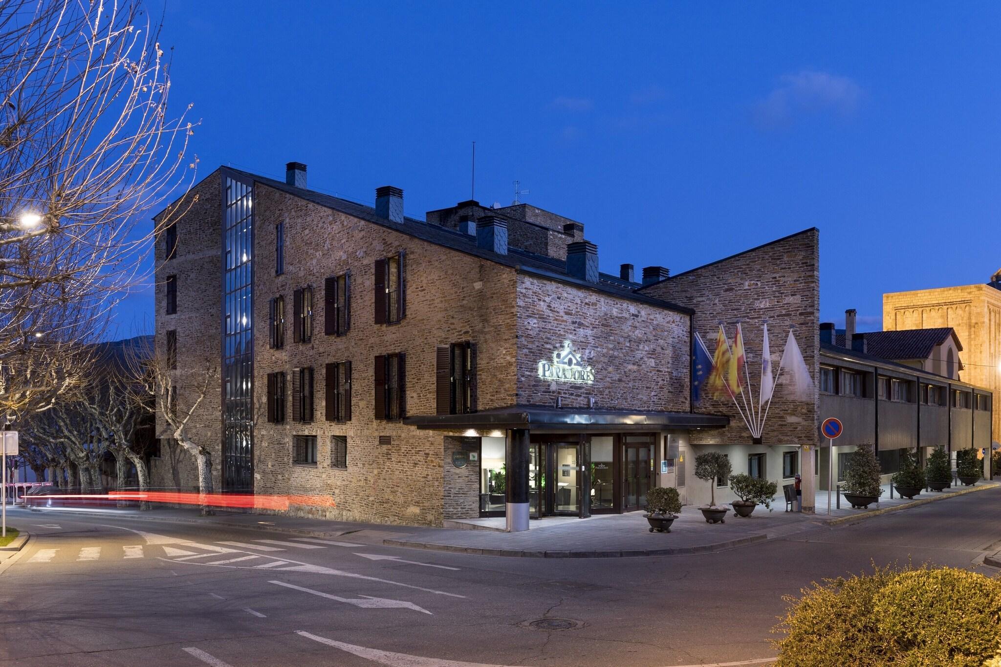 Vista Exterior Parador de la Seu d'Urgell
