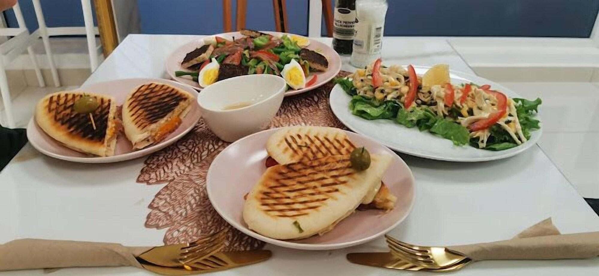 Restaurant Royale Suites by Arc Royale Luxury Apts
