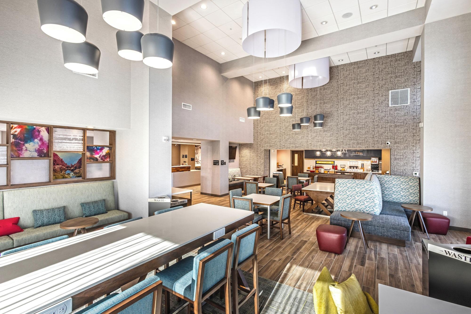 Vista Lobby Hampton Inn & Suites Bakersfield Central