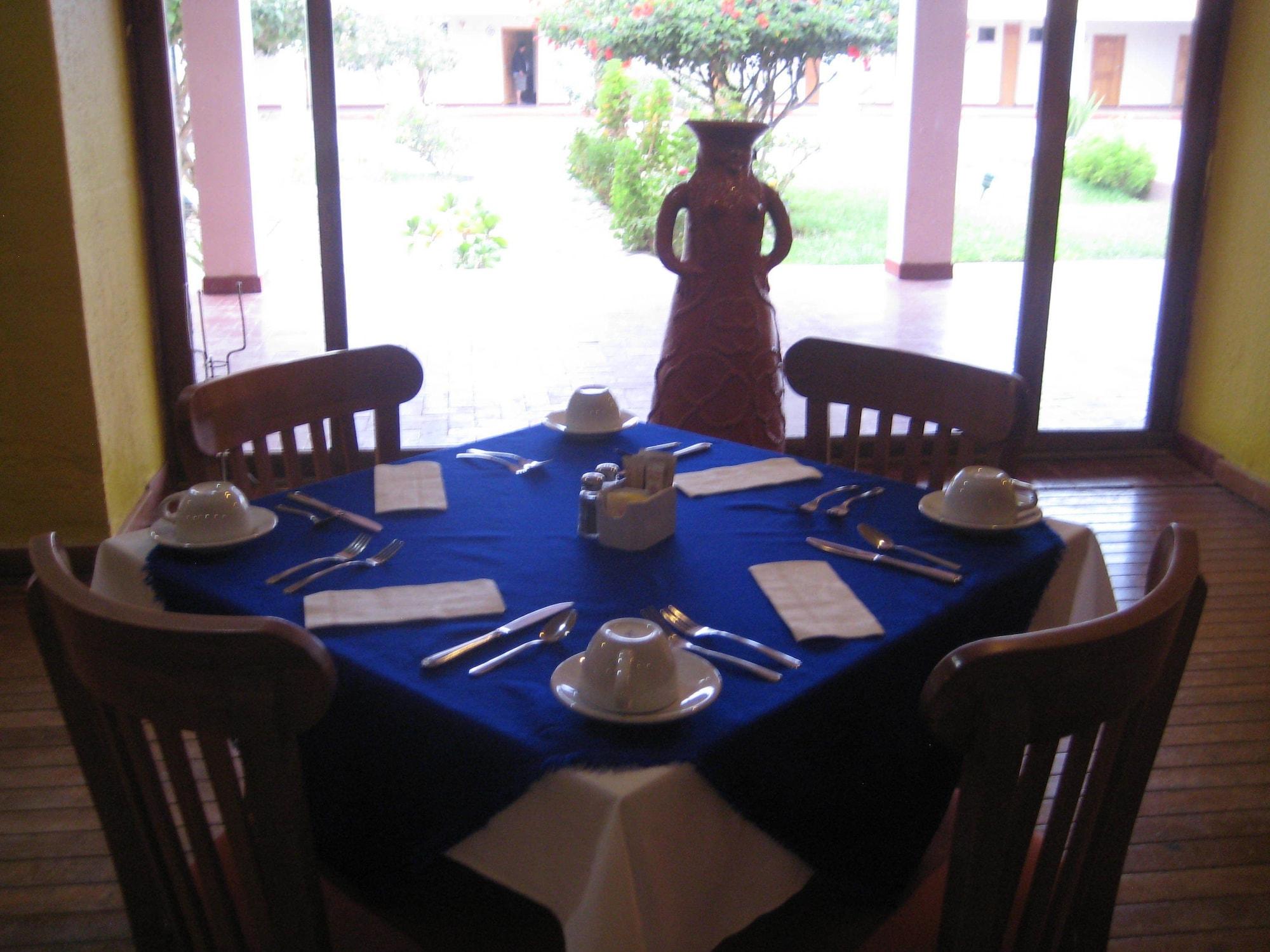 Restaurant The Halfwaiy Inn