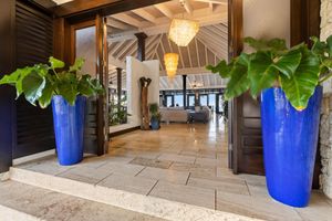 Alquiler Temporario - 6 Bdrm Oceanfront with Pool ,HotTub & Staff.Great Rates. Immaculate Home.