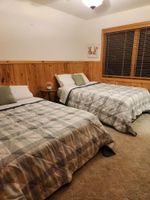 Renta temporal - Beautiful, modern log cabin on a great swimming and fishing lake with privacy!