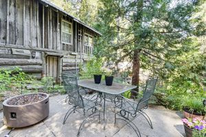 Alquiler Vacacional - 8 Mi to Yosemite National Park: Cabin w/ Fire Pit