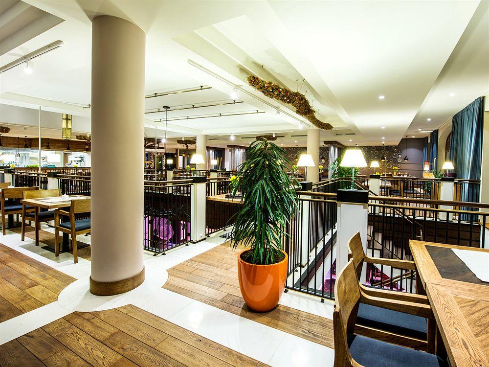 Bar/Salón Bristol Tradition and Luxury