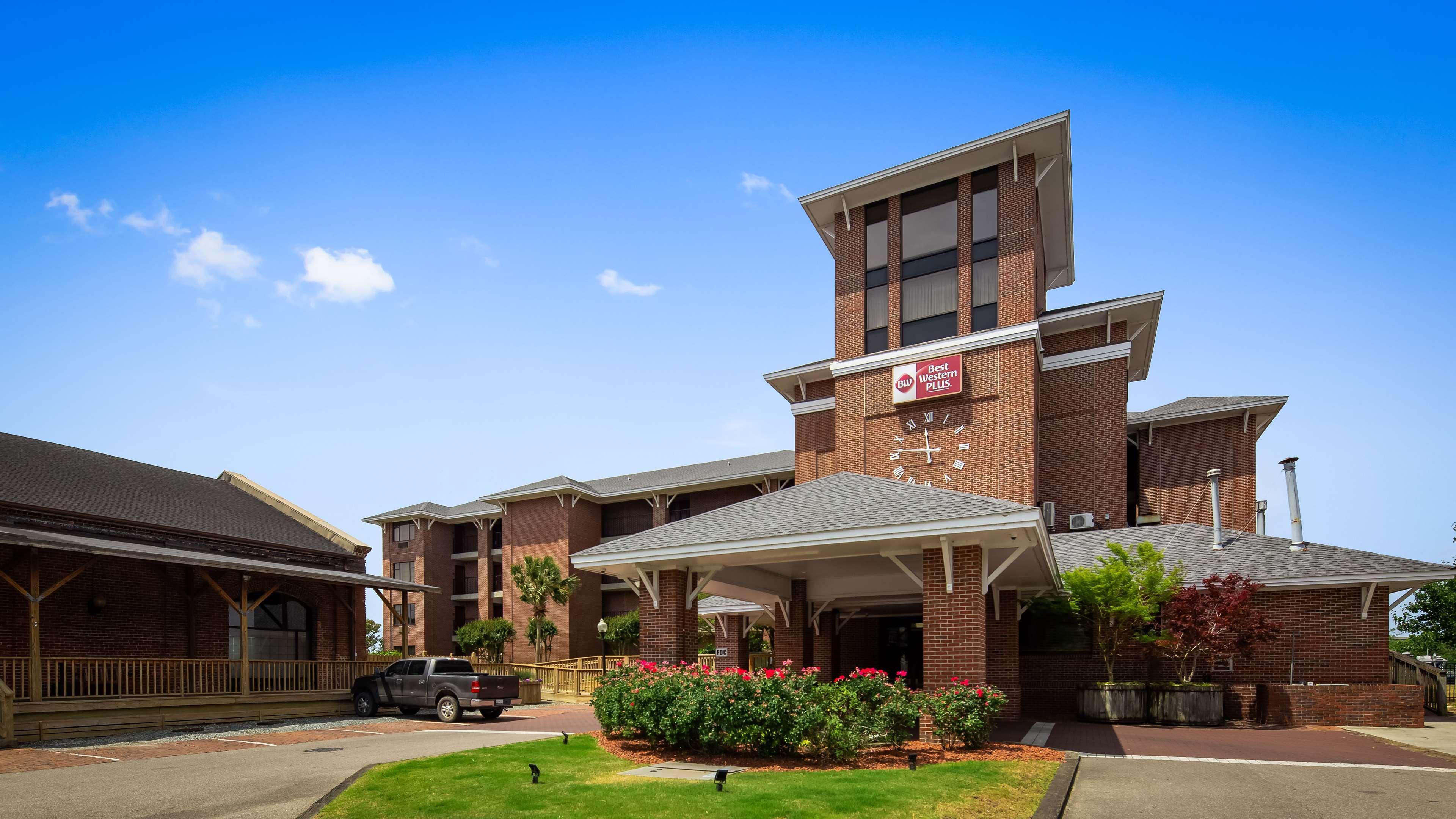 Vista Exterior Best Western Plus Coastline Inn