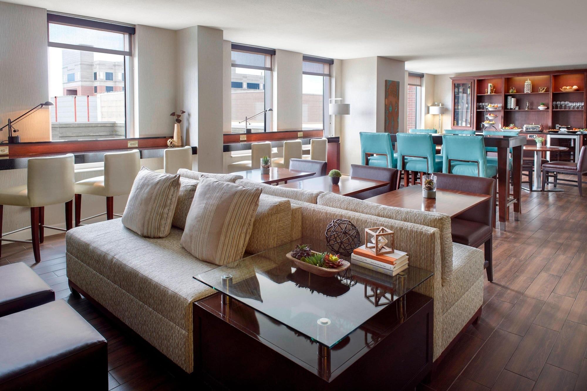 Bar/Salón Augusta Marriott at the Convention Center