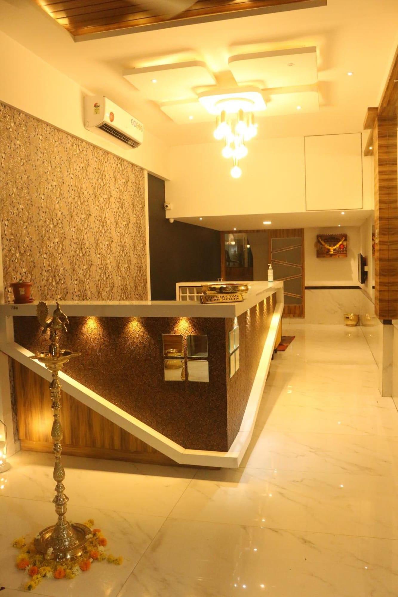 Vista Lobby Hotel Palm Beach Pride