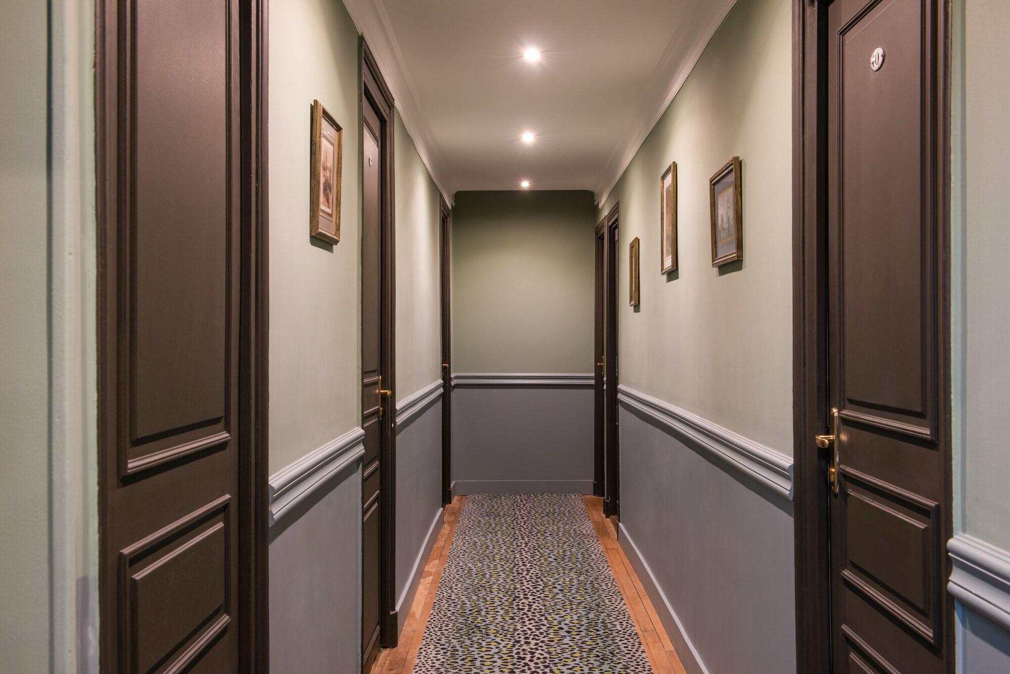 Varios Hotel de la Porte Dorée