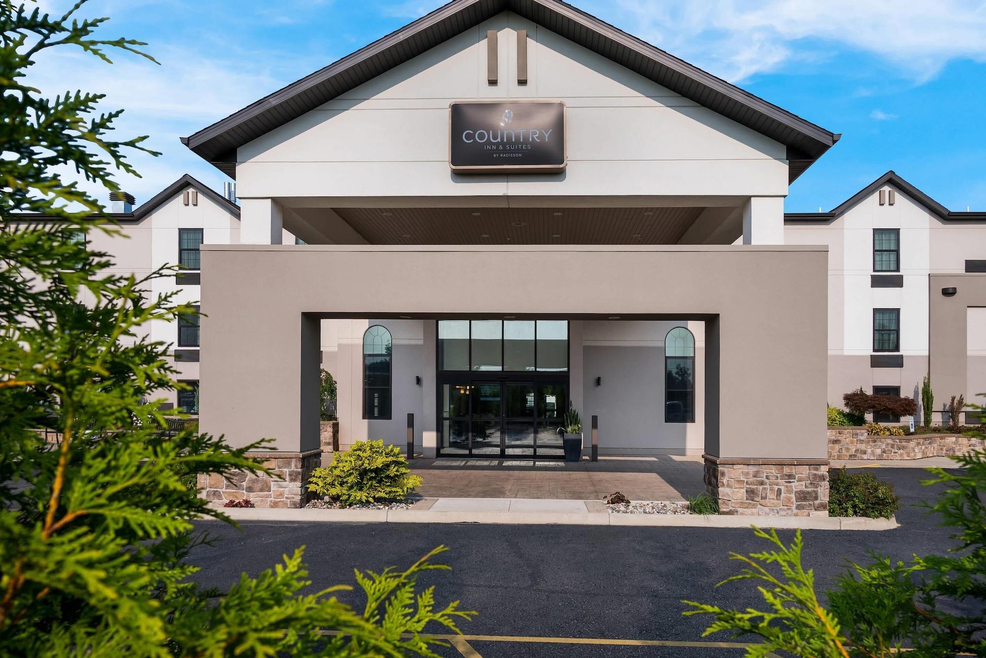 Vista Exterior Country Inn & Suites by Radisson, Grandville-Grand Rapids West, MI