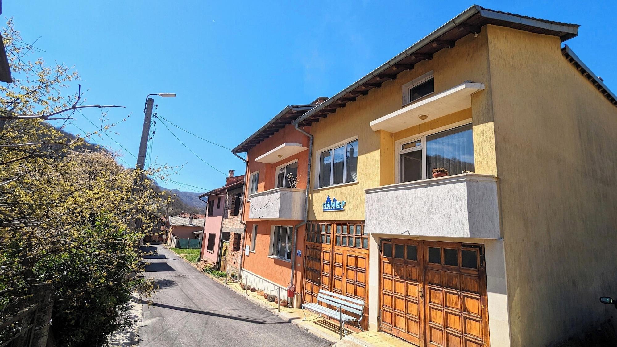 Varios Pamir Guest House
