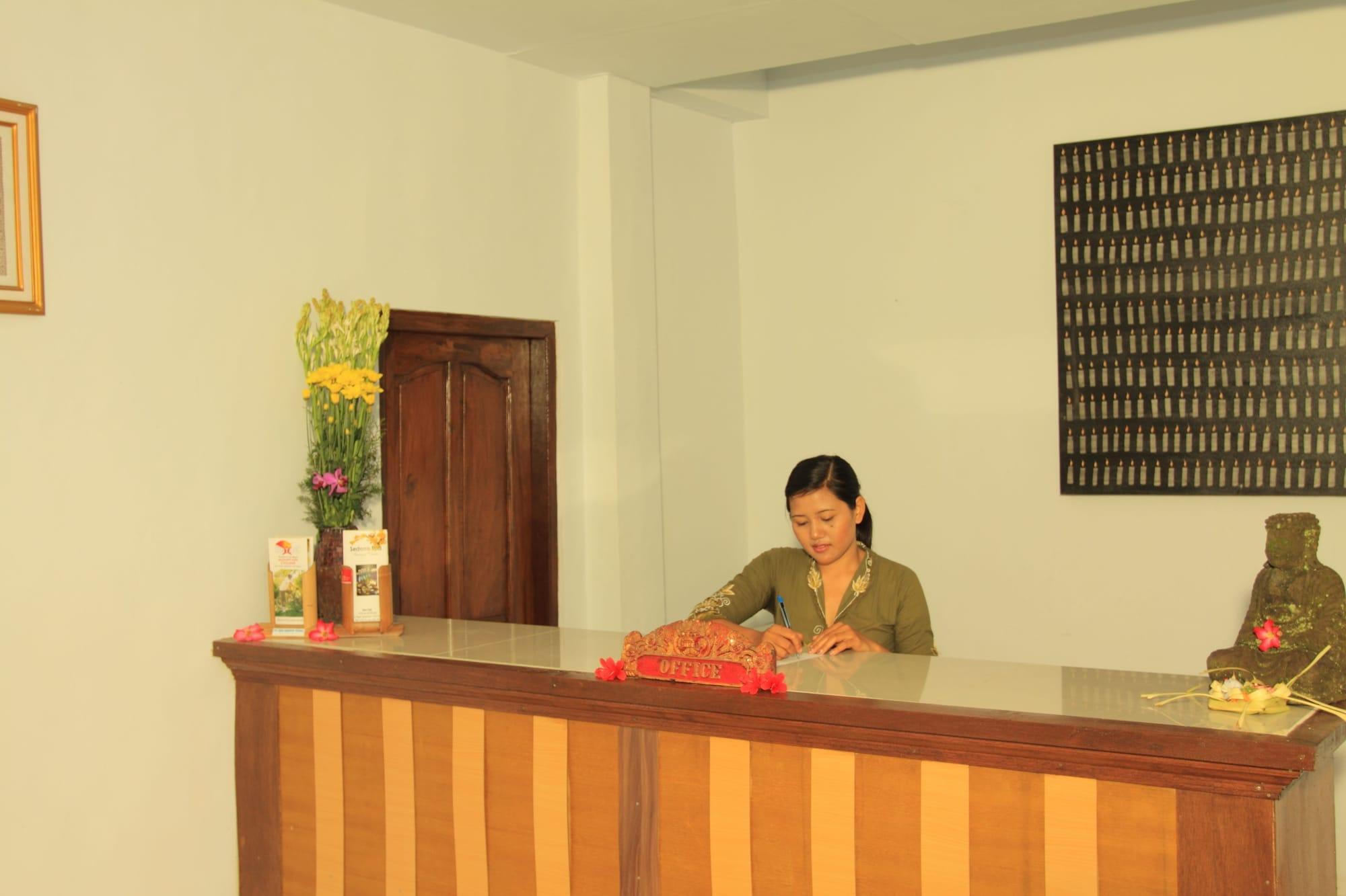 Vista Lobby Warsa Garden Bungalows