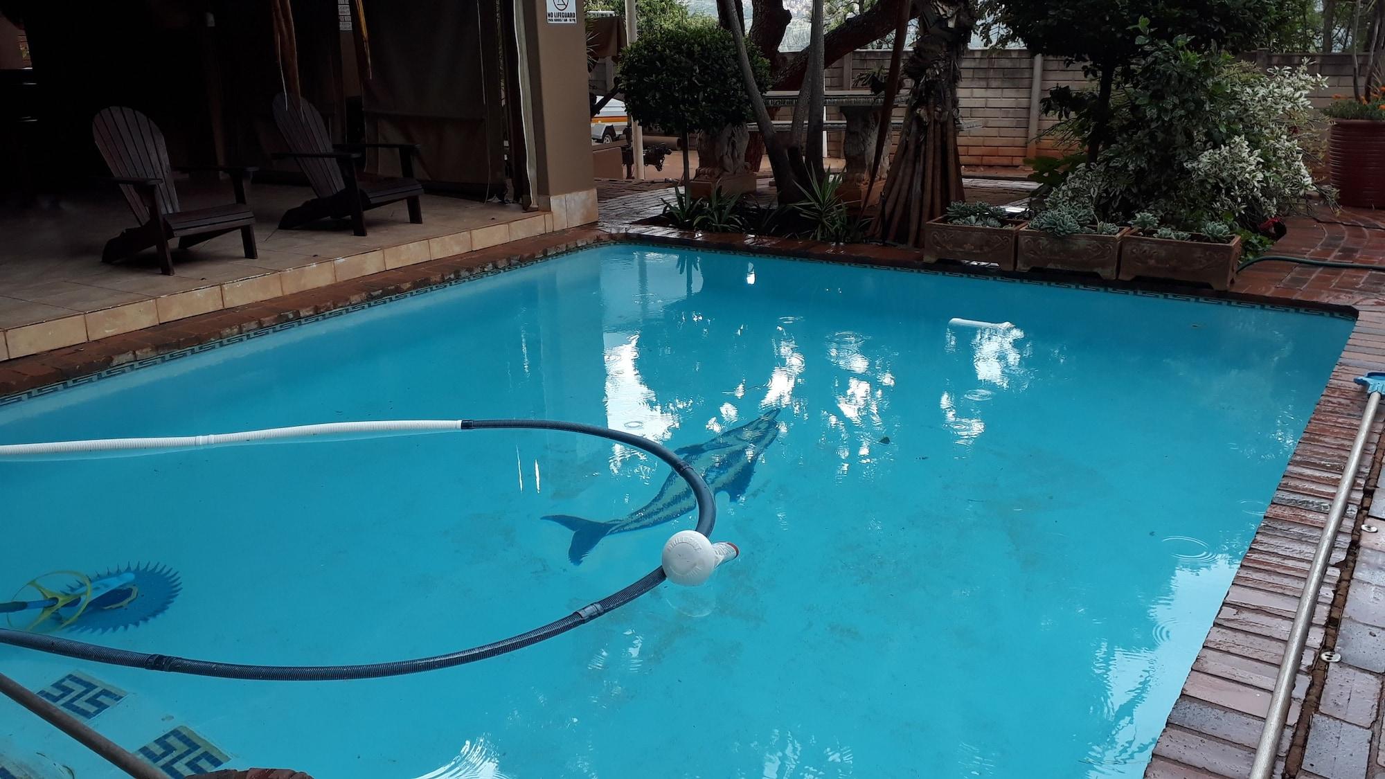 Vista Piscina Sunset Ridge Guesthouse