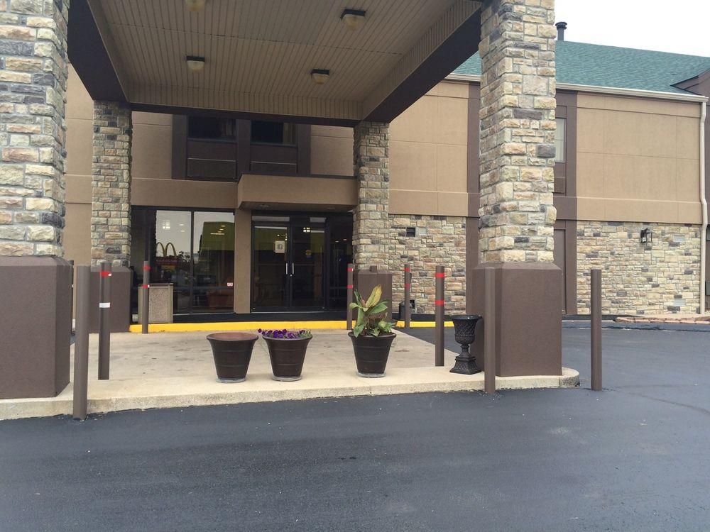 Vista Exterior Days Inn SPRINGFIELD South